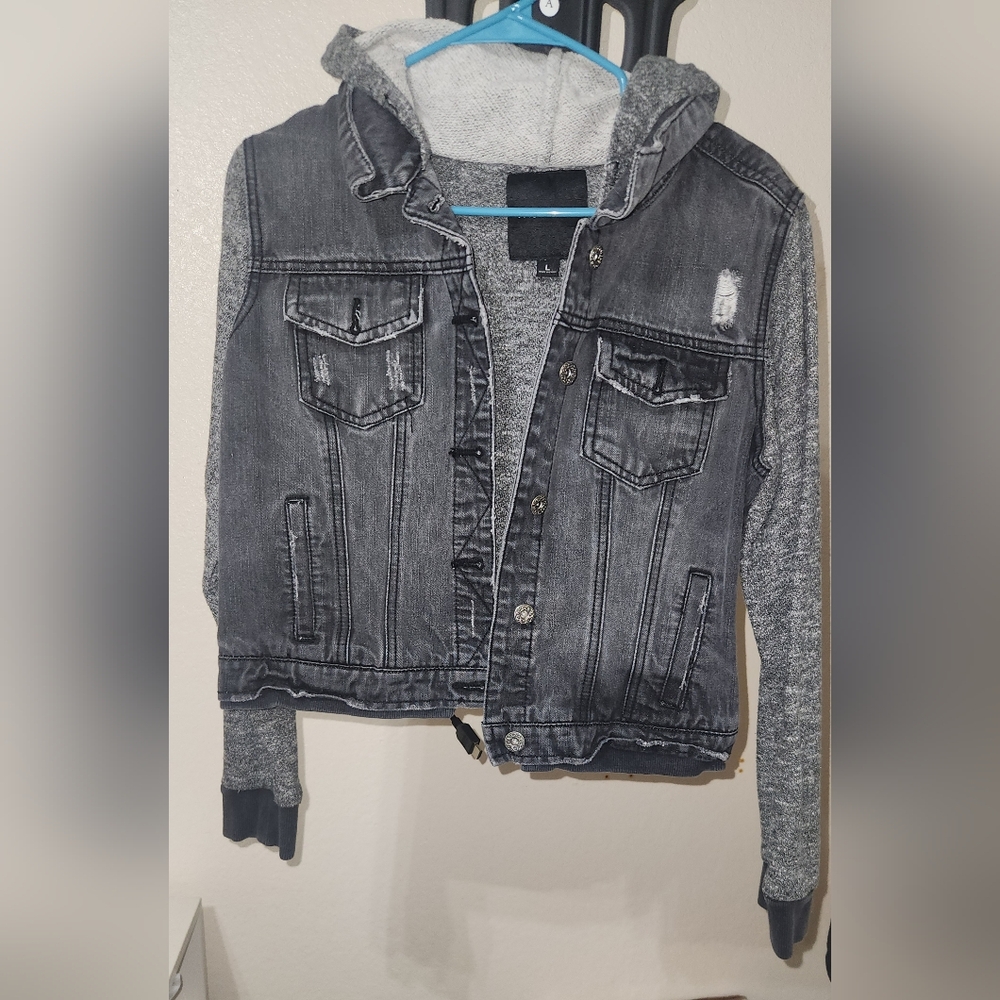 Chic Black Denim Jacket with Knit Sleeves